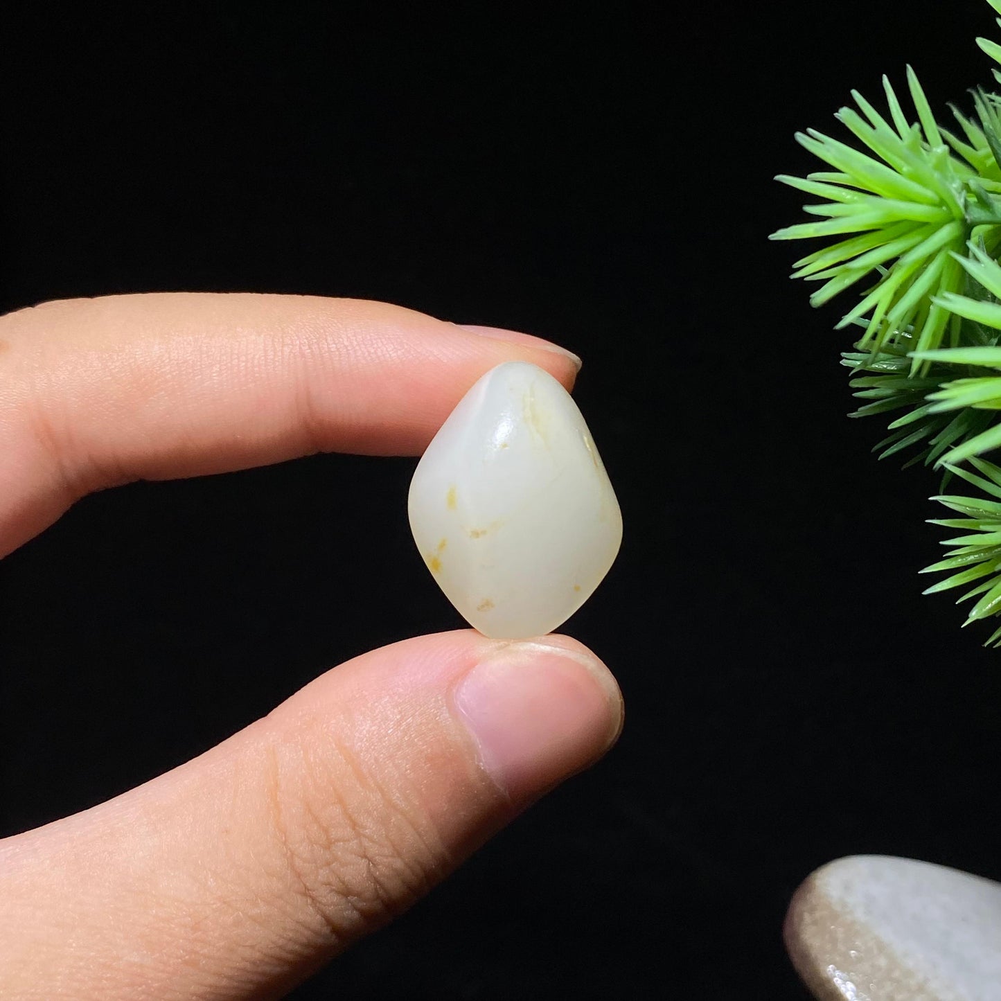 和田玉白玉洒金皮籽料原石(5.7g)