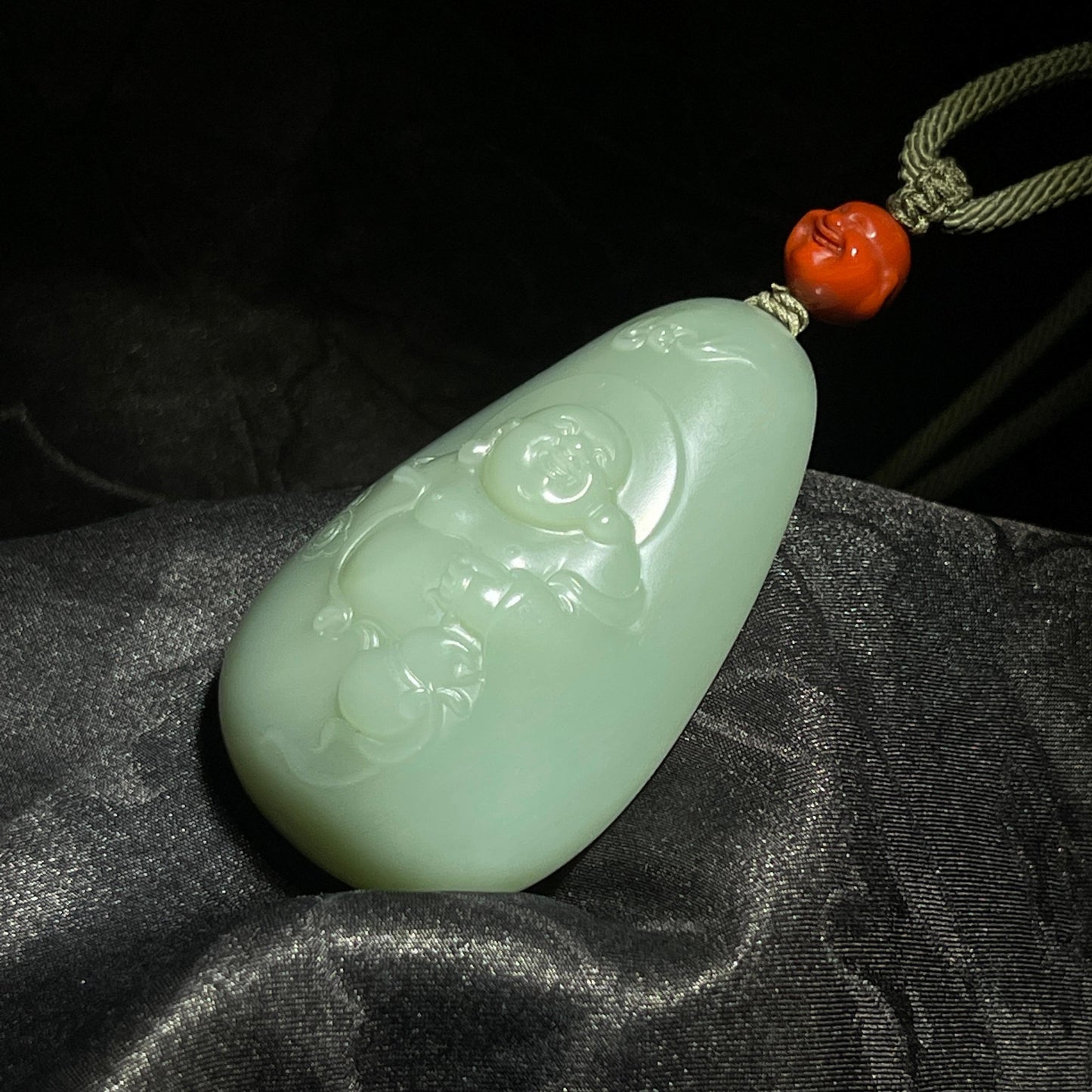 和田玉碧玉粉青佛公(39.6g)