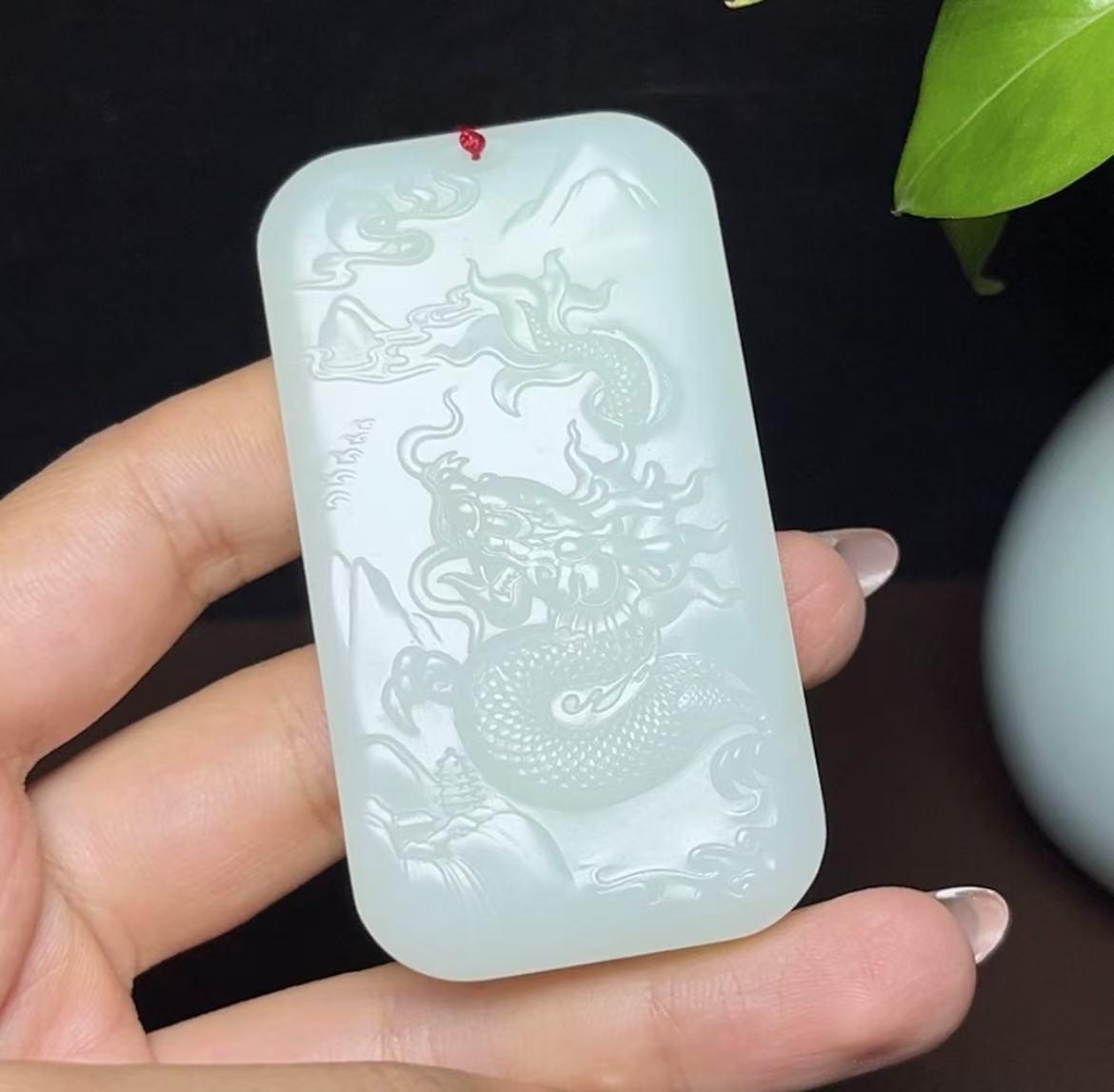 和田羊脂玉龙牌(70.14g)