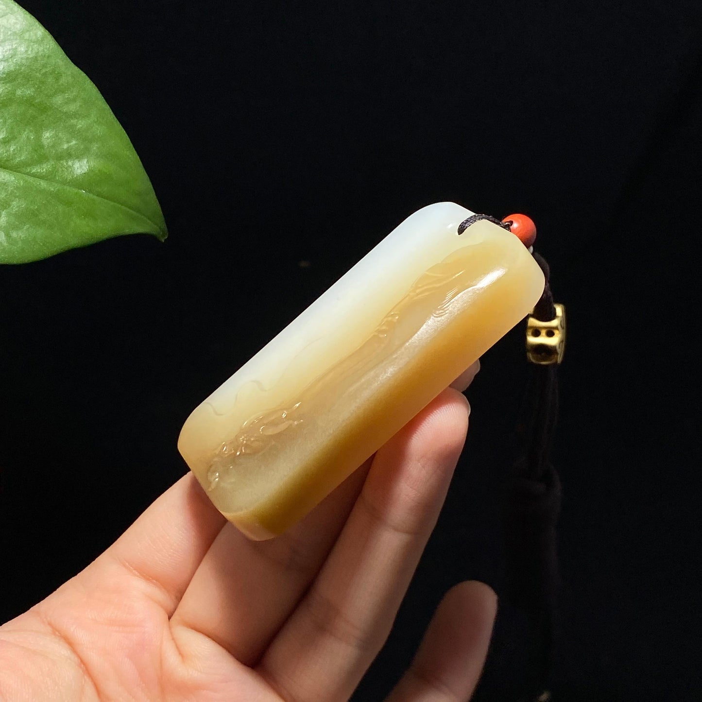 收藏级新疆且末糖白玉关公挂件(78.0g)