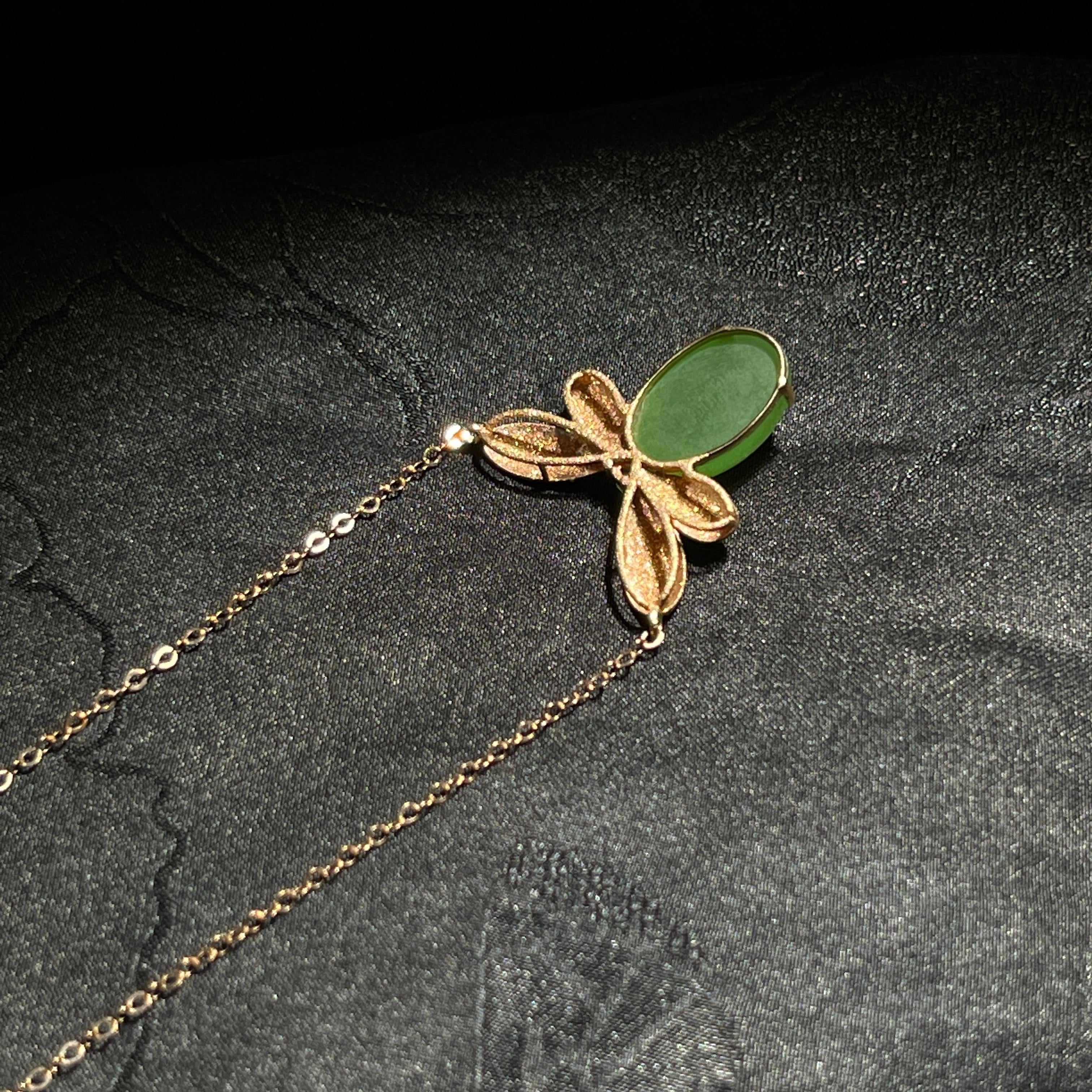 和田玉碧玉苹果绿金镶蜜蜂锁骨链(g)
