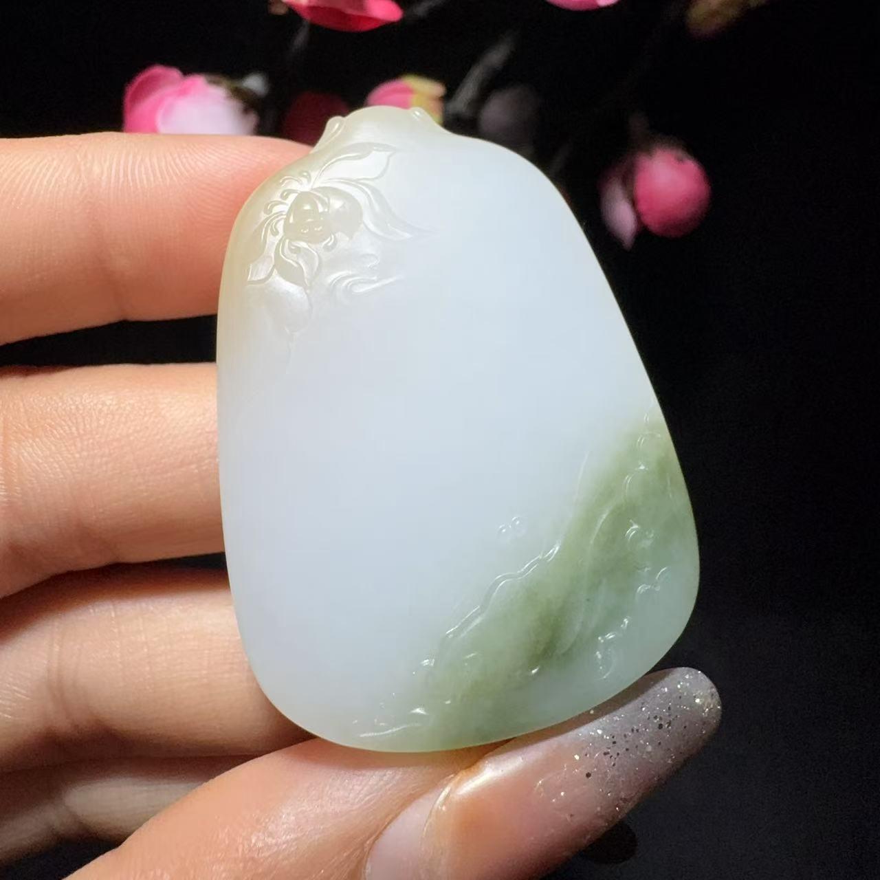 和田玉三色挂件连年有余(33.9g)