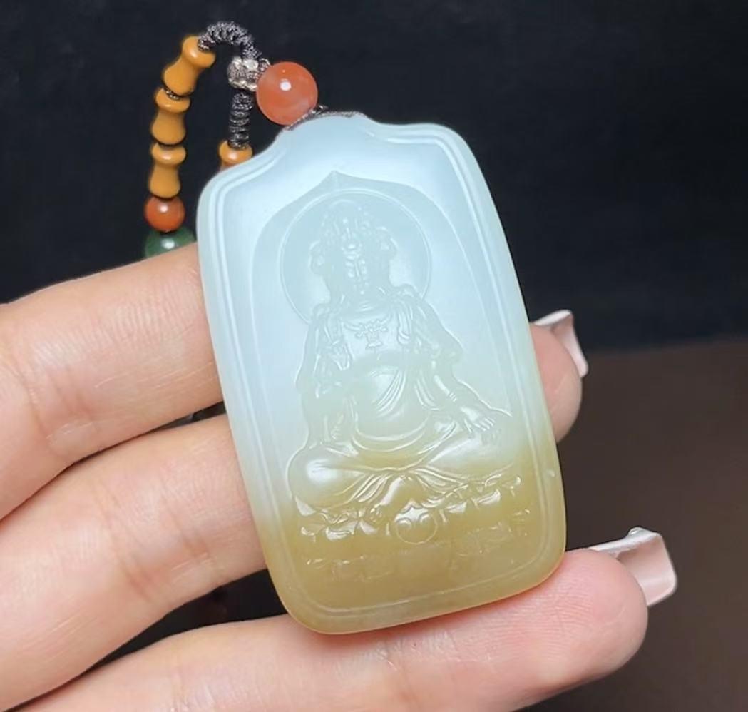 新疆和田玉且末糖白羊脂玉观音山水牌(38.2g)