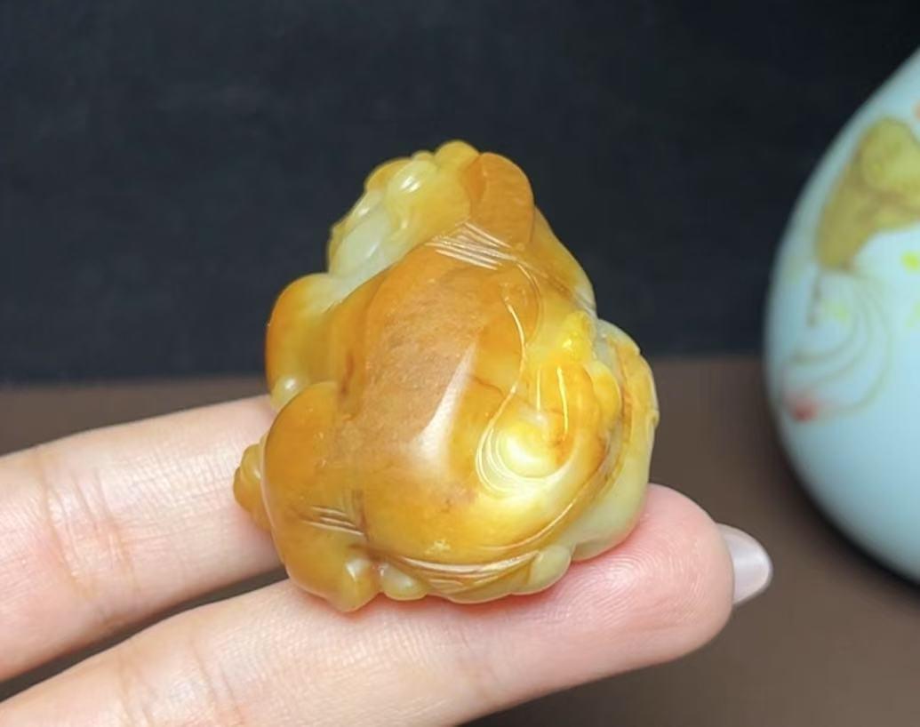 新疆和田玉籽料红沁貔貅(51.6g)