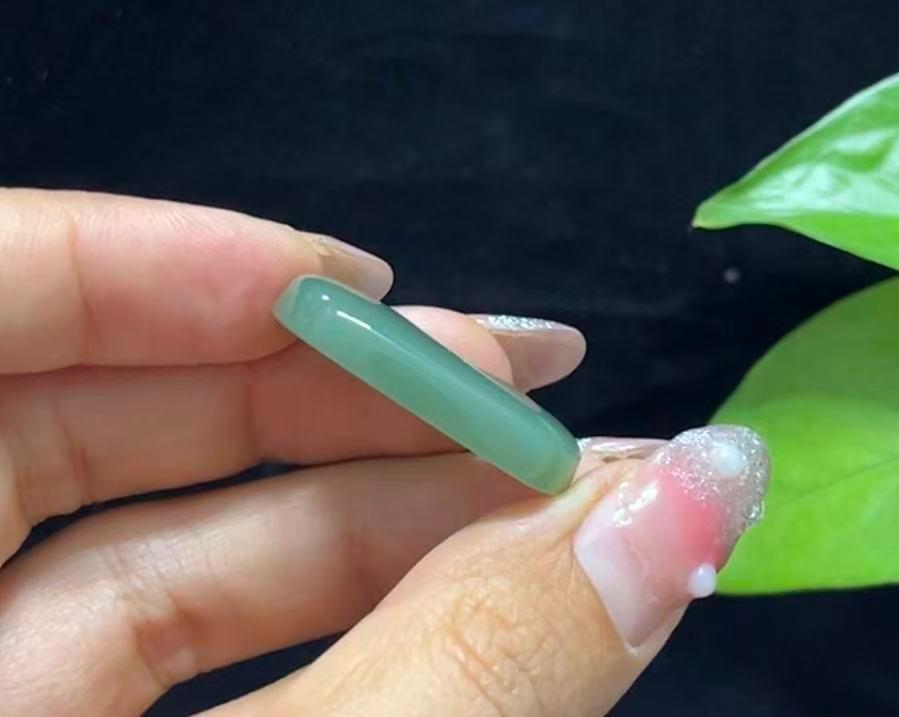 精品和田玉沙枣青平安无事牌(8.4g)