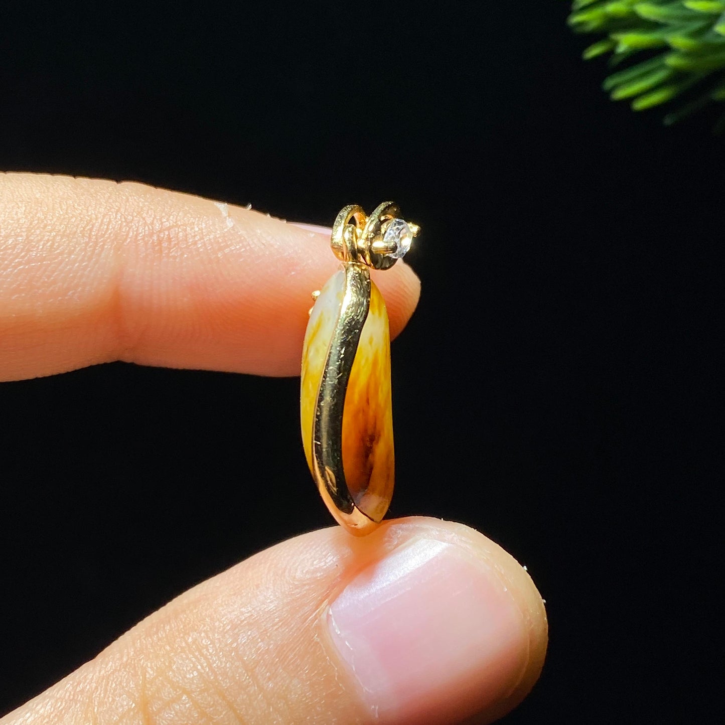 和田玉红皮18k金镶金籽料原石(3.1g)