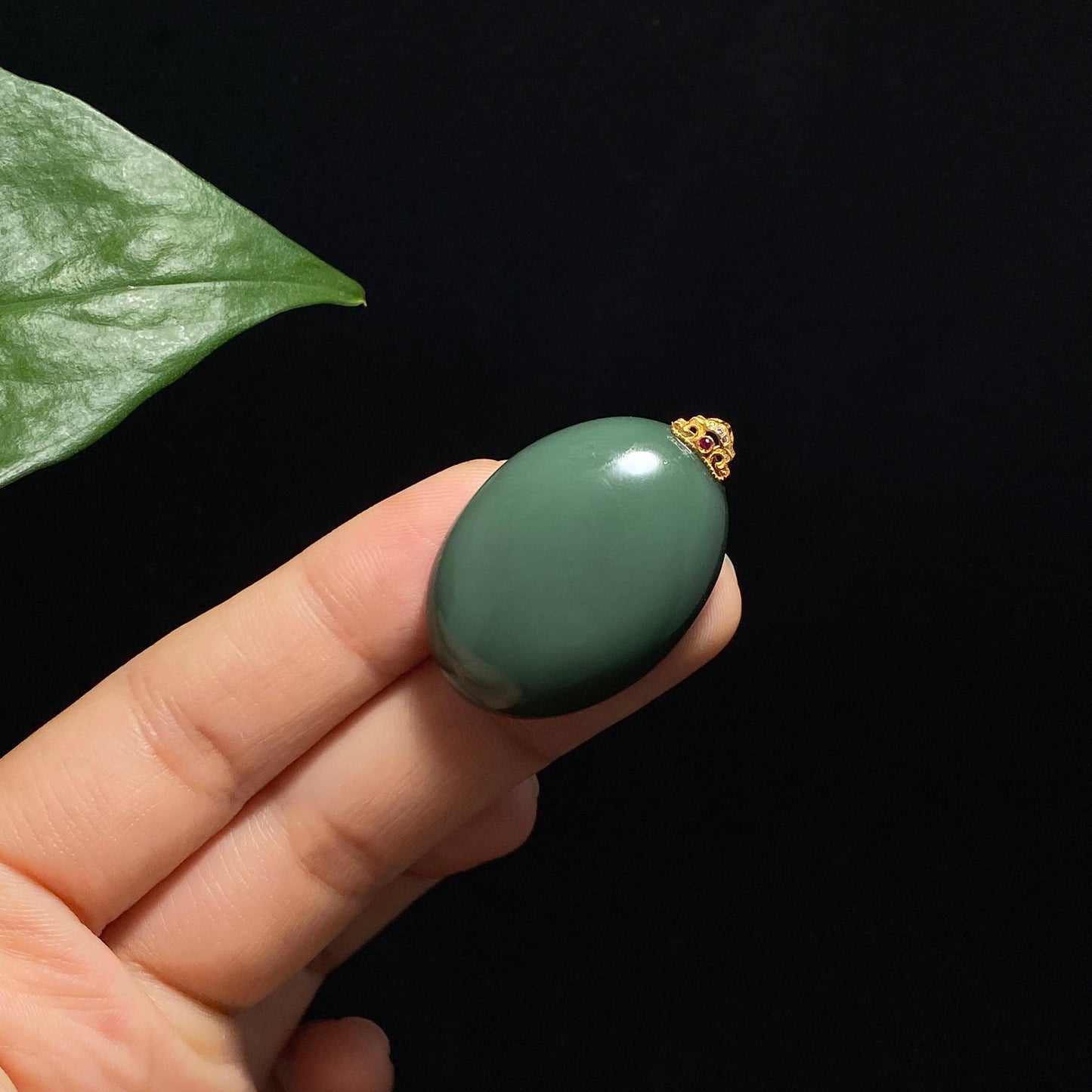 和田碧玉金镶扣头粉青吊坠(10.0g)
