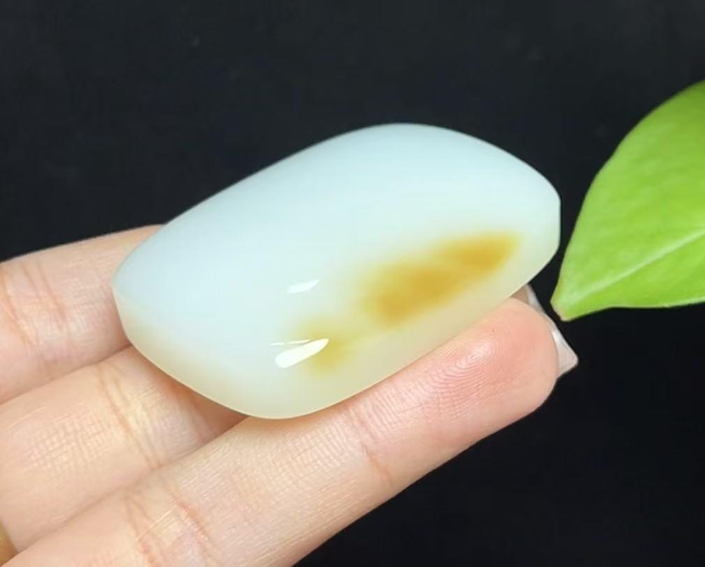 新疆和田玉且末糖羊脂玉平安无事牌(41.6g)