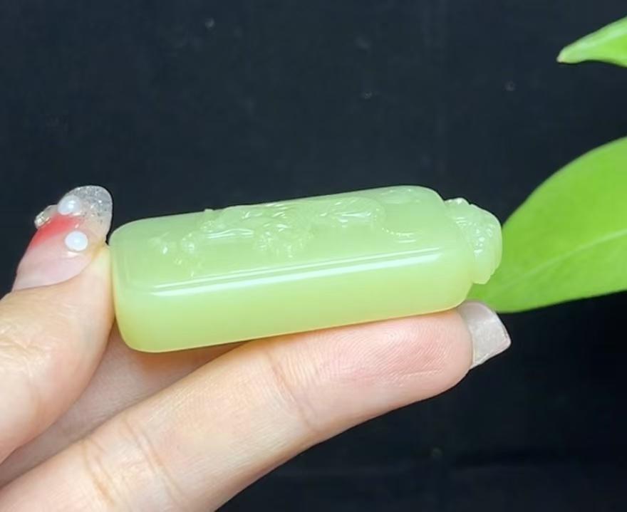 新疆和田玉若羌黄口料下山虎(33.4g)