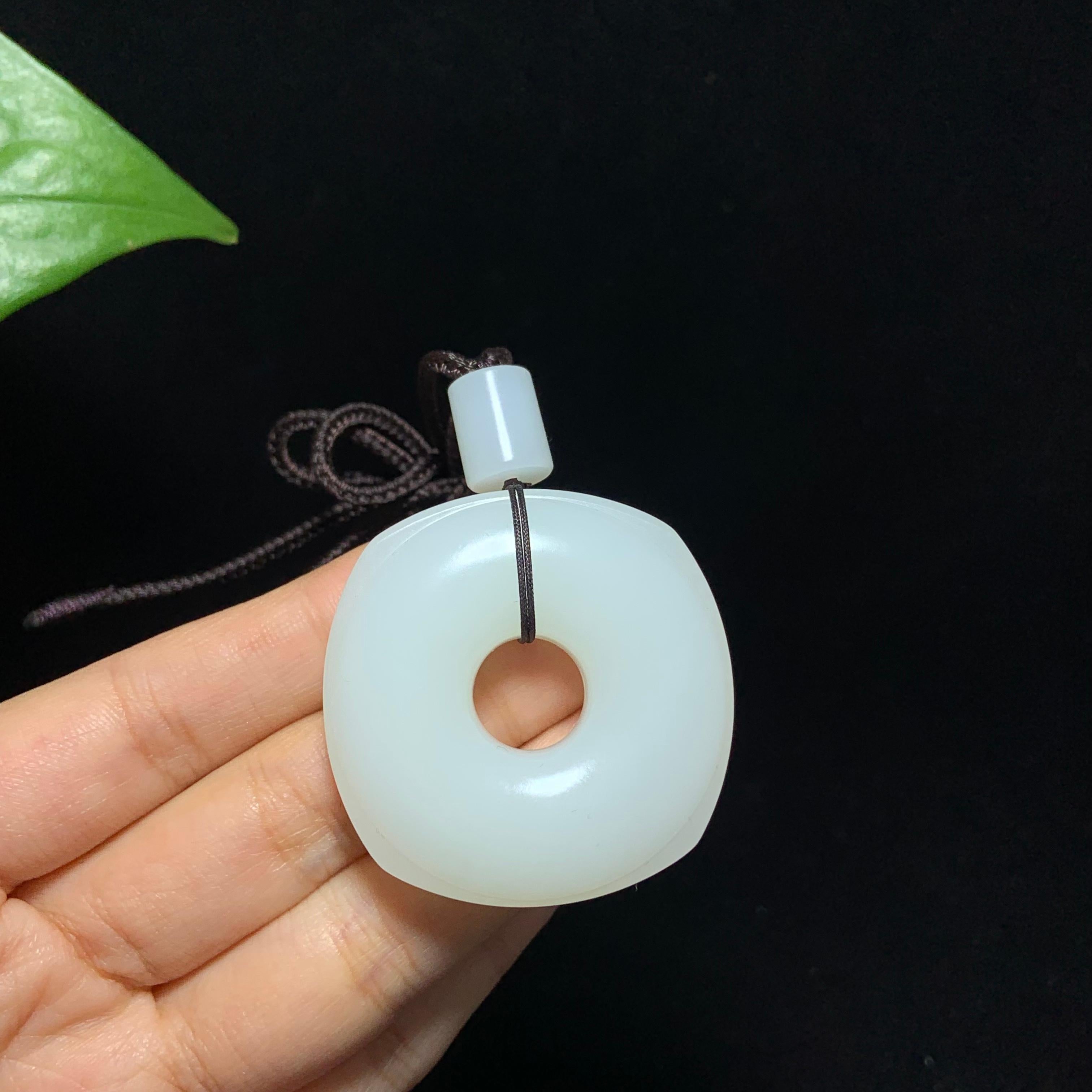 收藏级和田山料羊脂白玉四方平安扣（37.8g） – 厚德载玉