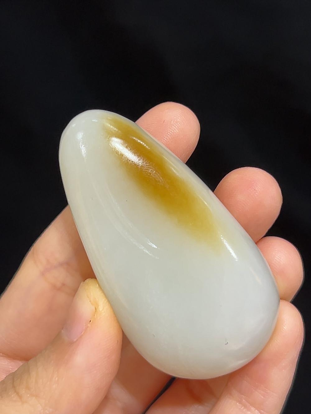 和田玉且末料糖羊脂玉观音(42.2g)