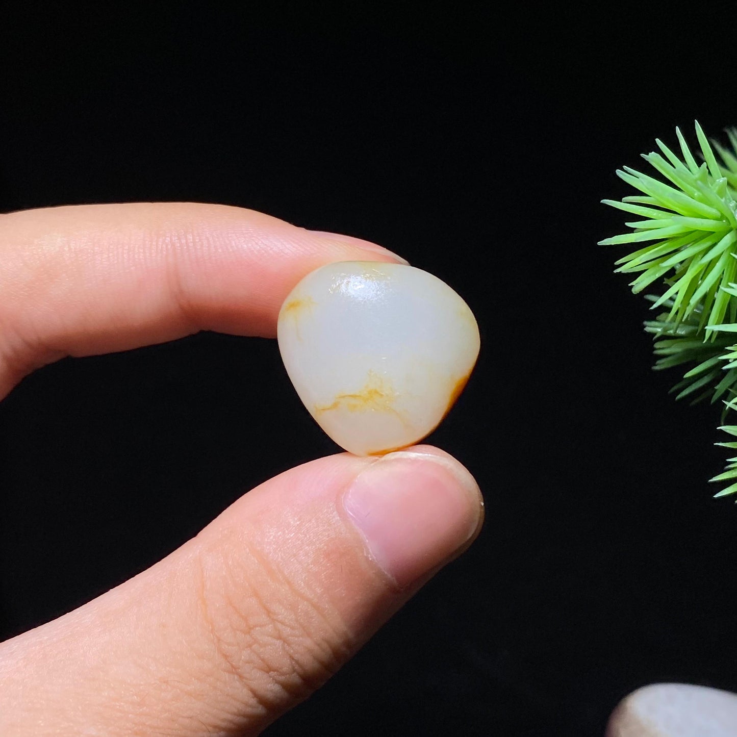 和田玉白玉红皮籽料原石(5.9g)
