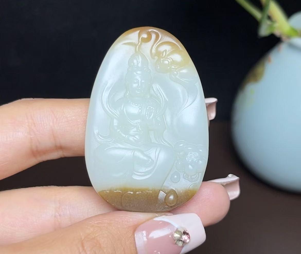 新疆和田玉且末天地糖羊脂玉观音(30.2g)