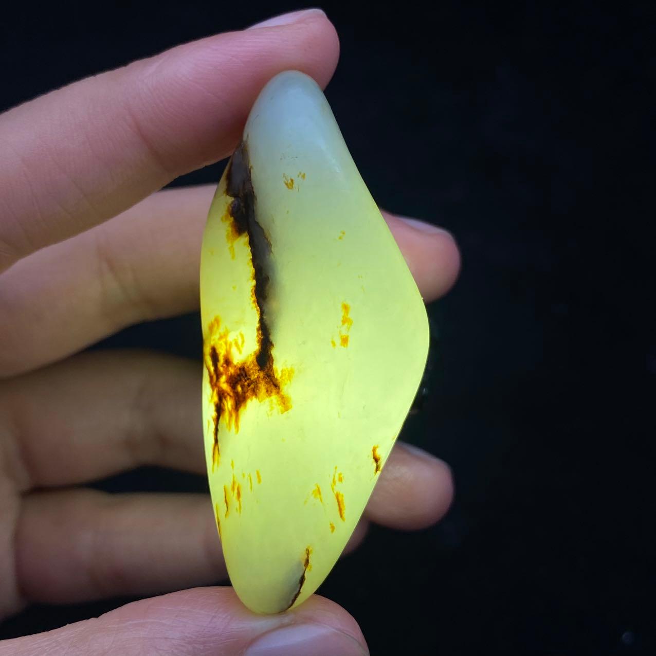 和田玉黄皮籽料挂件(36.2g)