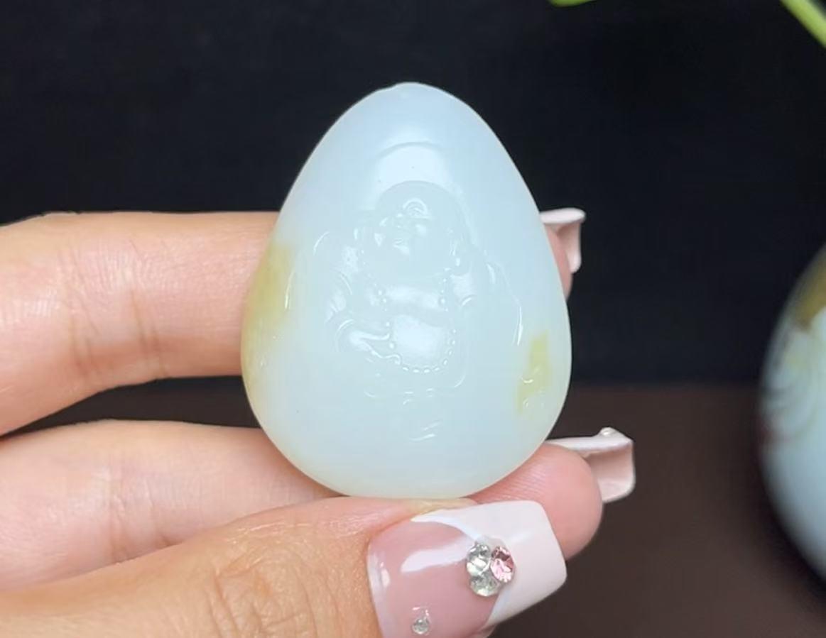 新疆和田玉且末料羊脂玉佛公(24.6g)