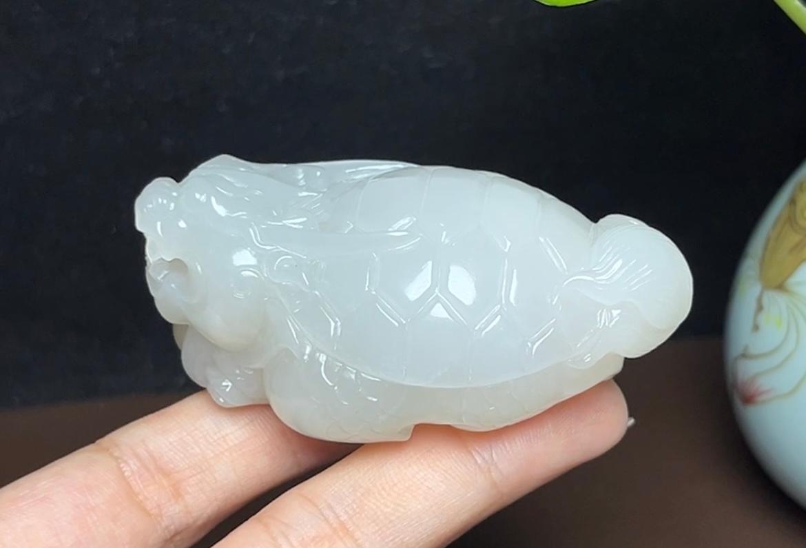 和田玉藕粉带烟紫龙龟手把件(127.3g)