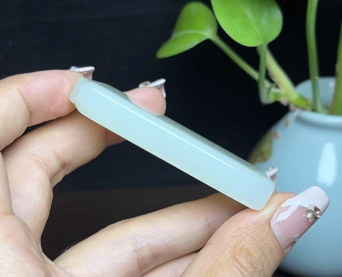 新疆和田玉且末料平安无事牌(44.0g)