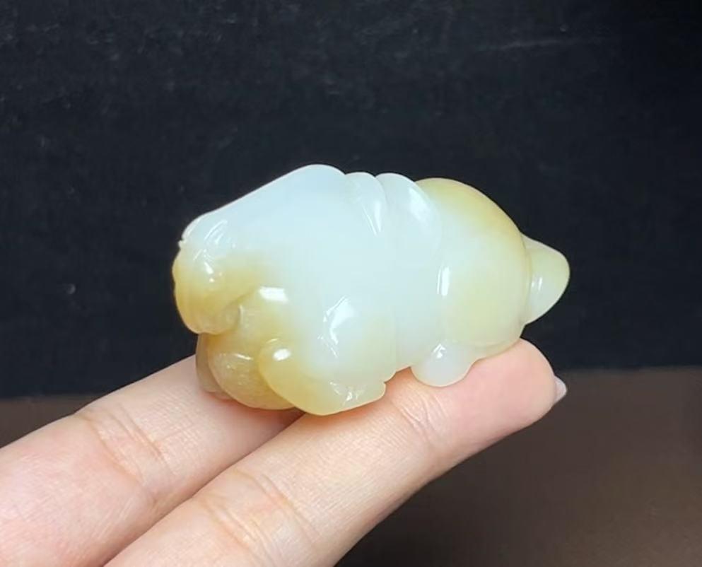 和田玉且末糖羊脂玉生肖马马到成功(49.5g)