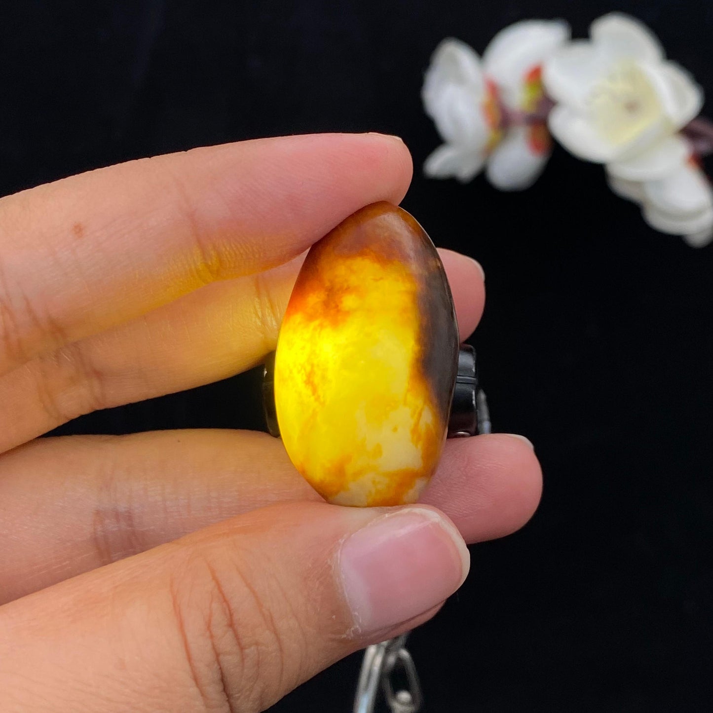和田玉聚红皮青花底籽料吊坠籽(13.4g)