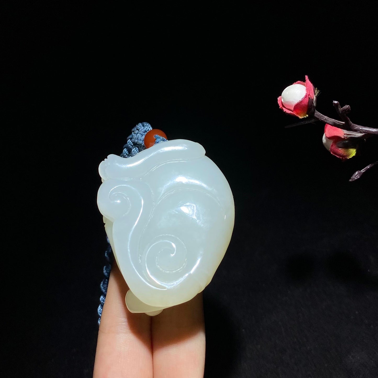 和田山料糖白玉貔貅手把件(113.2g)