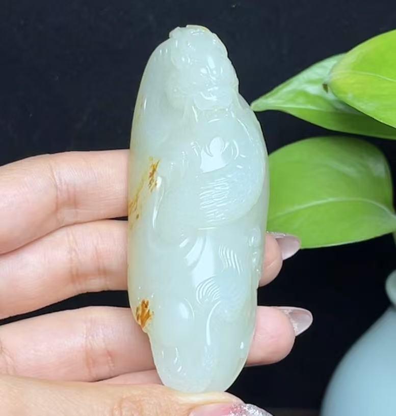 新疆和田玉籽料龙挂件(98.1g)
