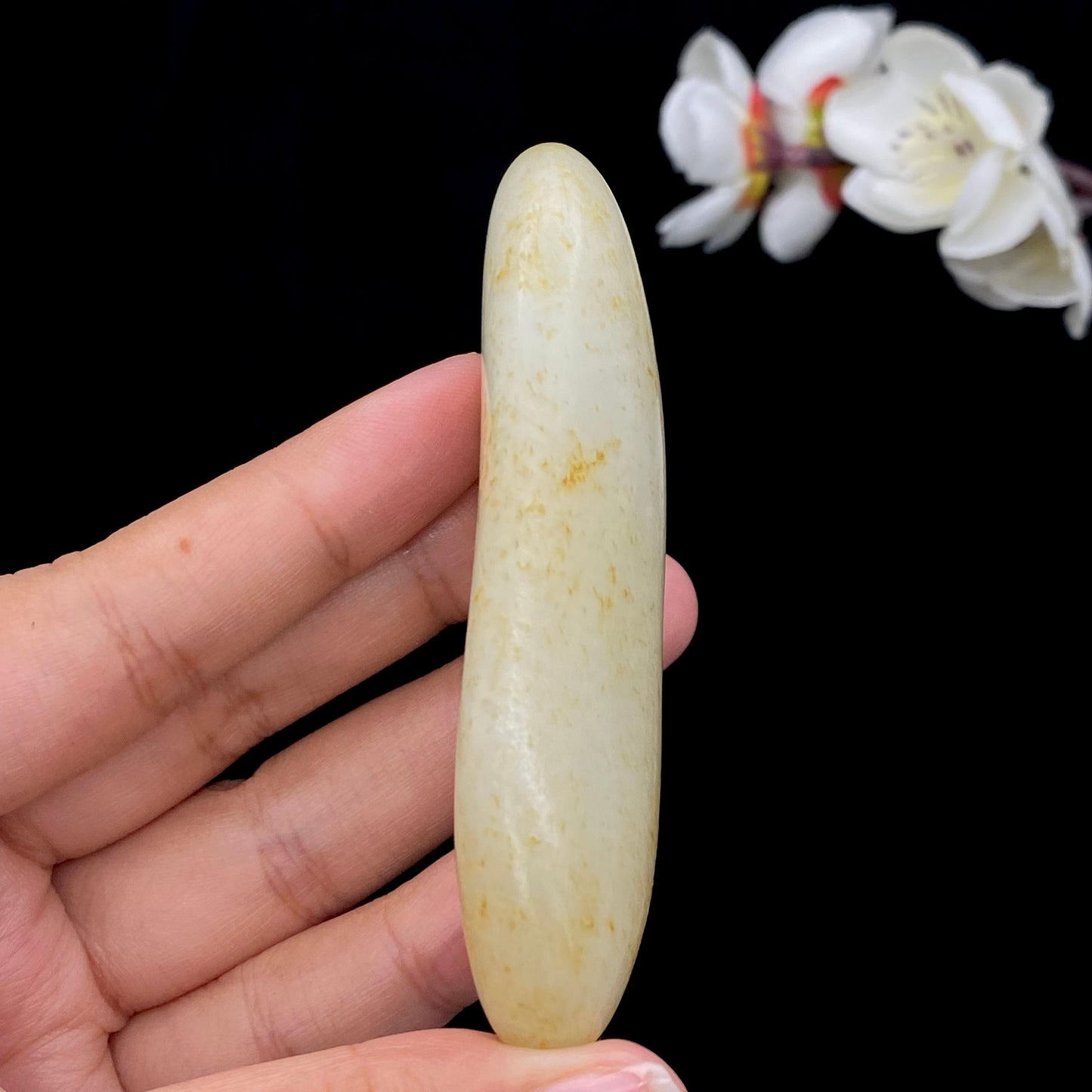 和田玉洒金皮籽料手把件(78.7g)