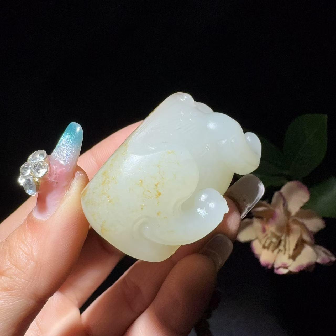 和田玉籽料挂件貔貅(65.8g)