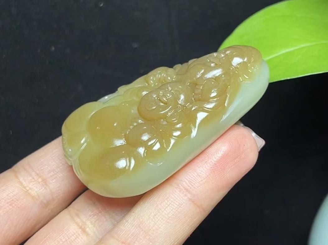 新疆和田玉且末料人财两旺(63.2g)