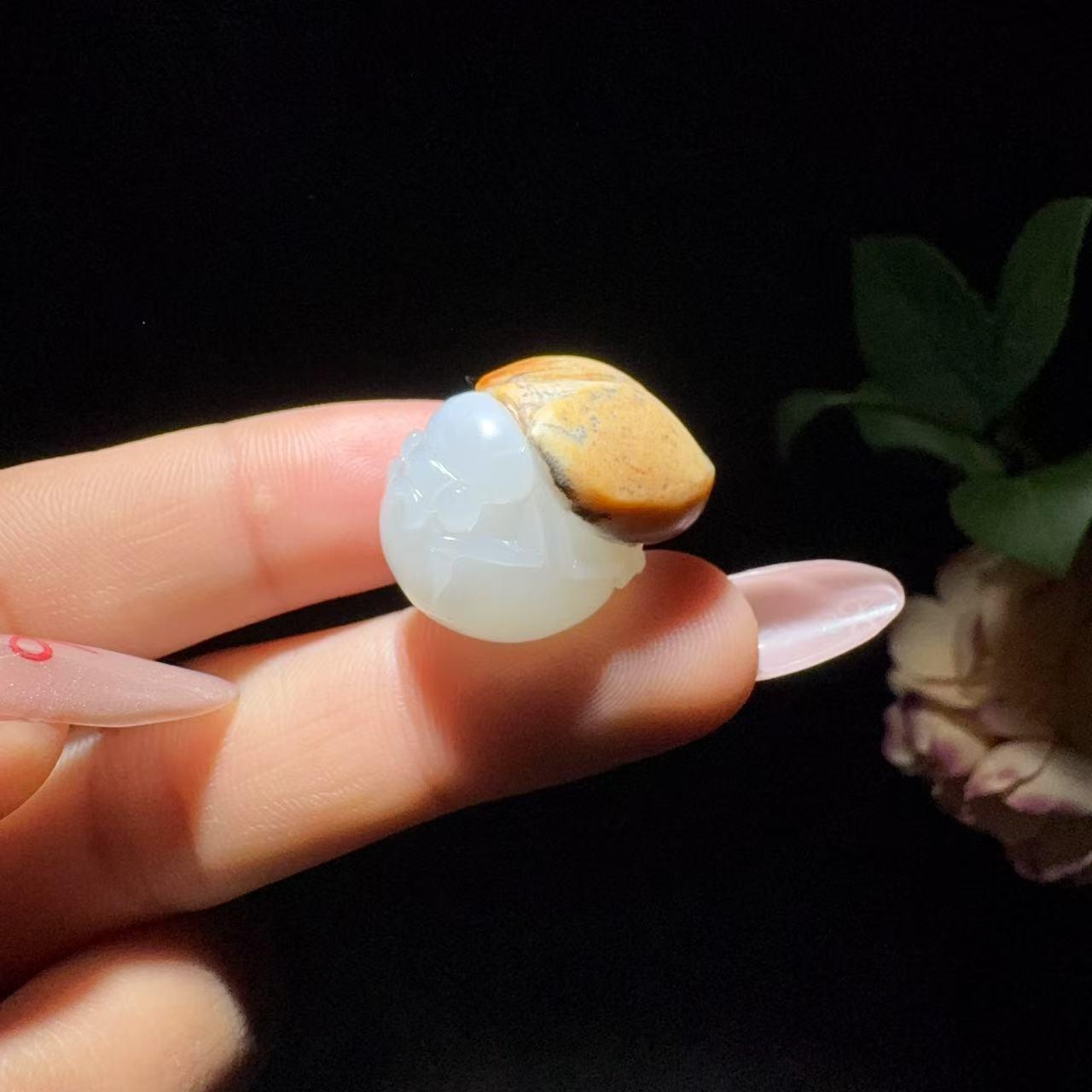 和田玉籽料挂件(10.9g)