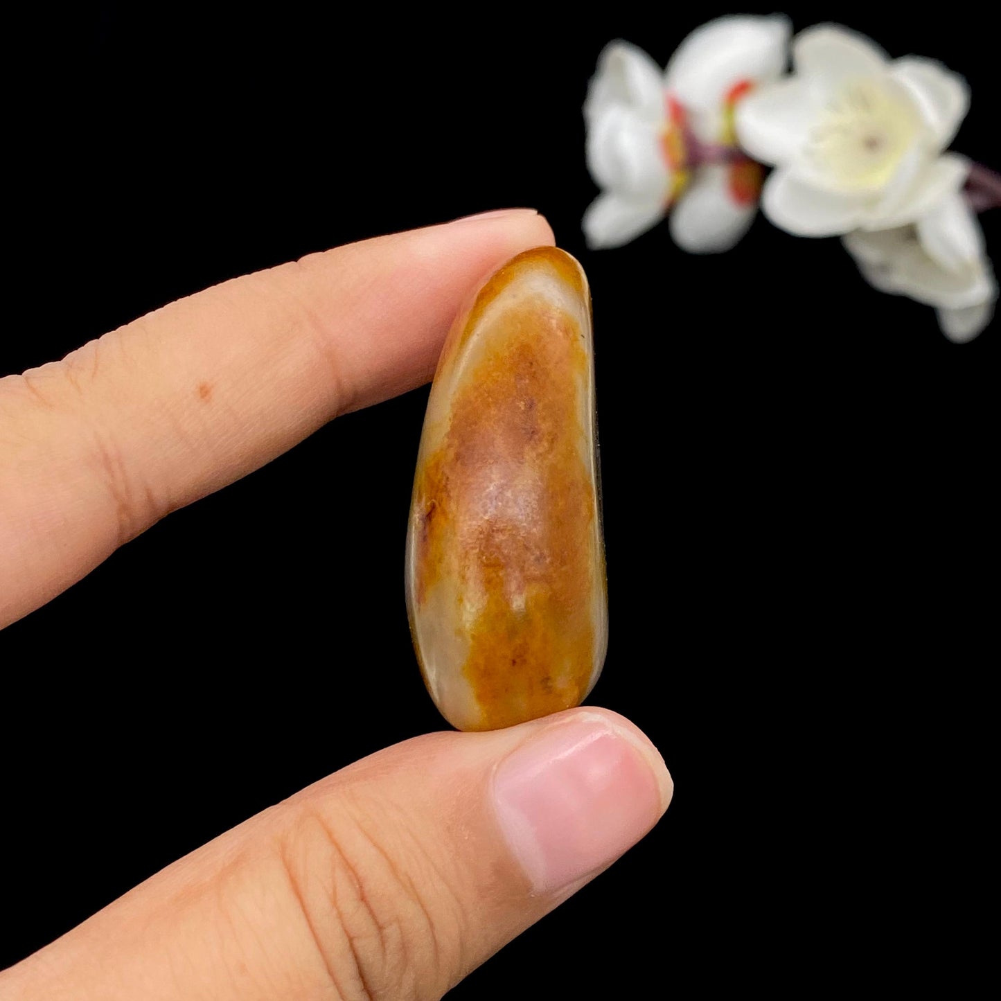 和田玉聚黄皮青花底籽料挂件(27.1g)