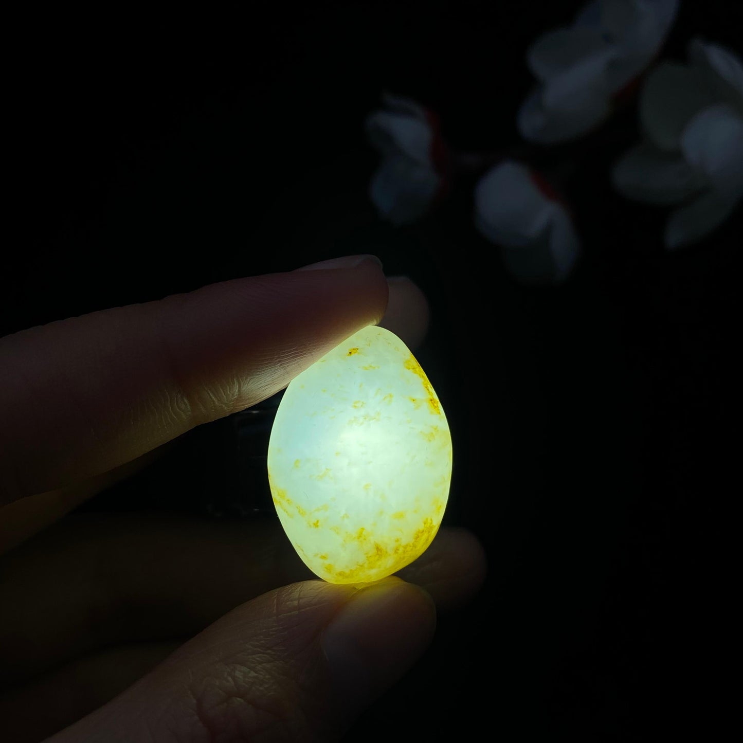 和田玉洒金皮籽料原石(6.1g)