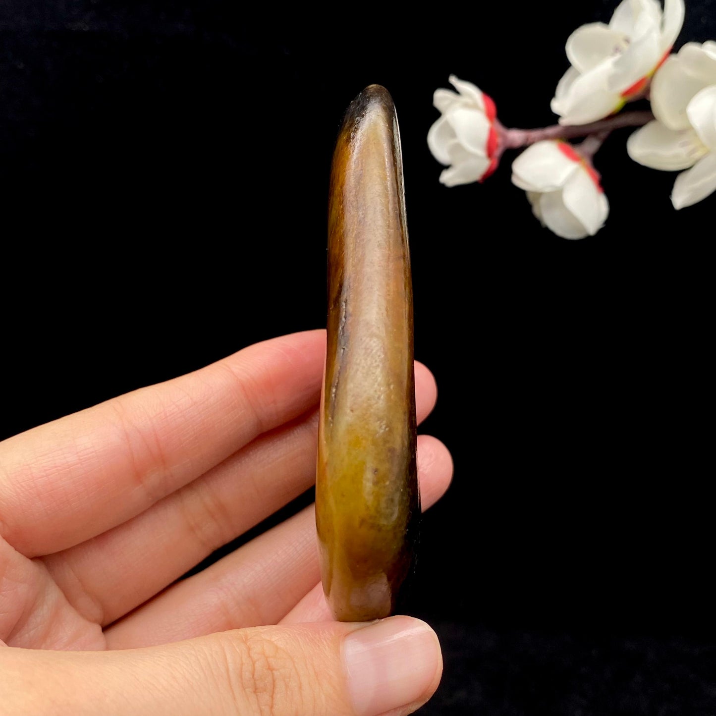 和田玉黑皮籽料手把件(110.4g)