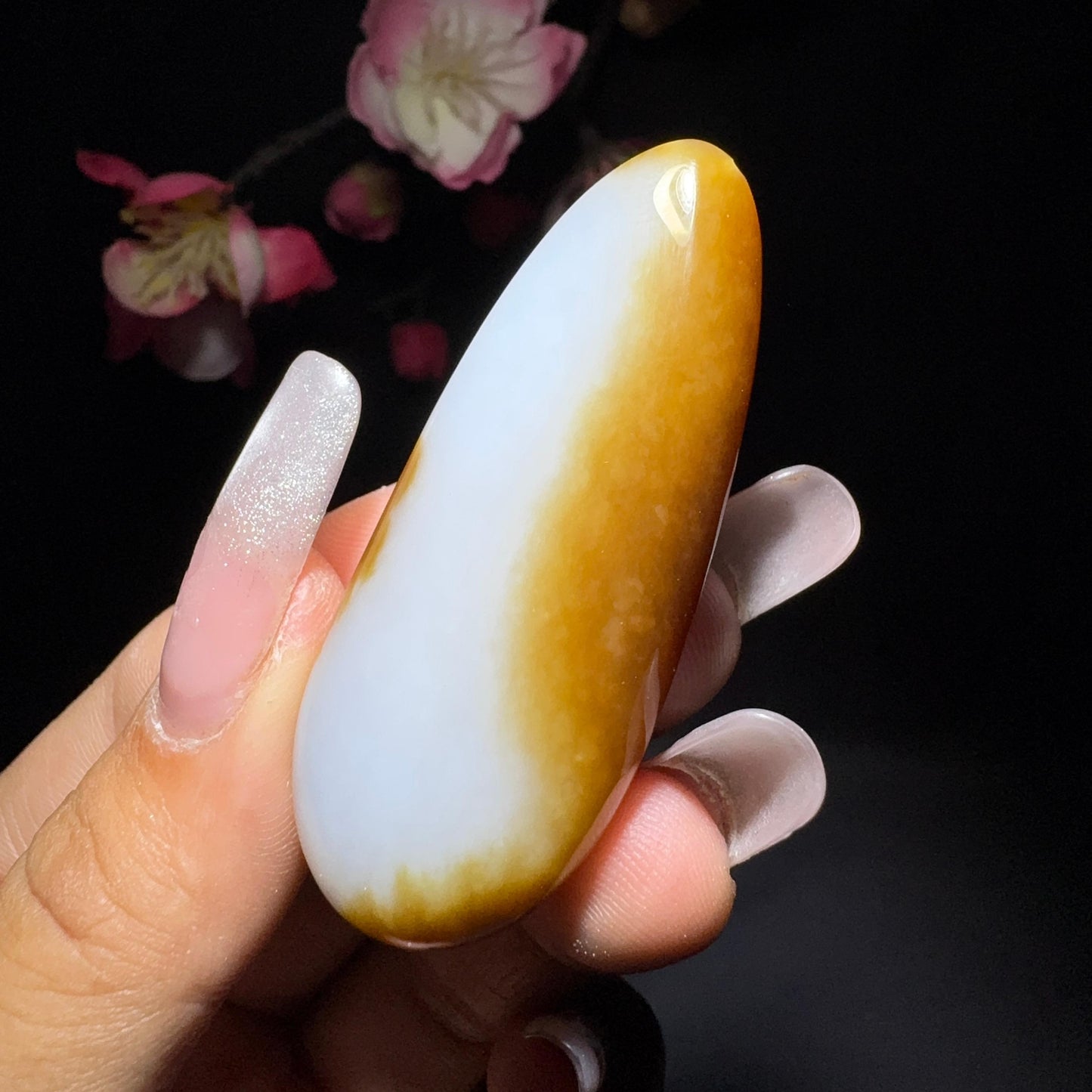 和田玉糖白随型吊坠(25.0g)