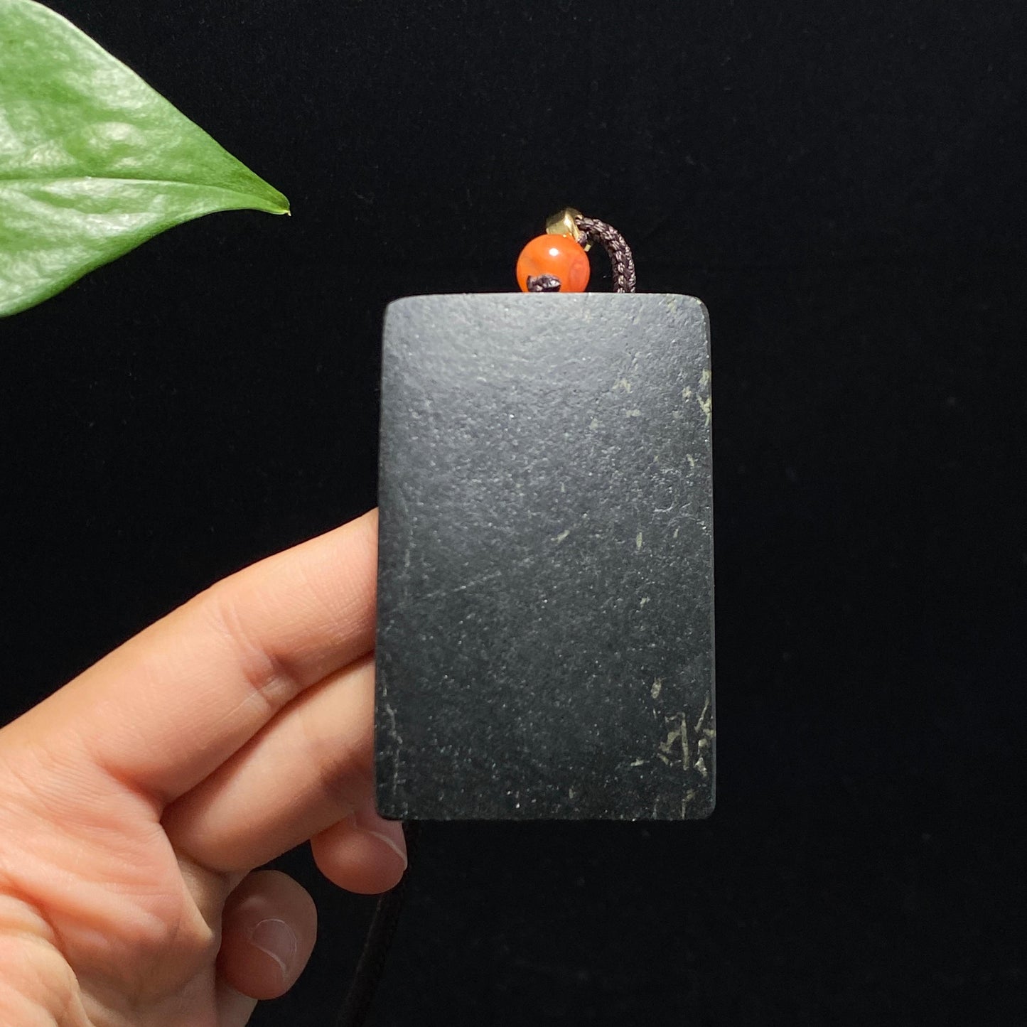 和田玉籽料黑青无事牌挂件(65.0g)