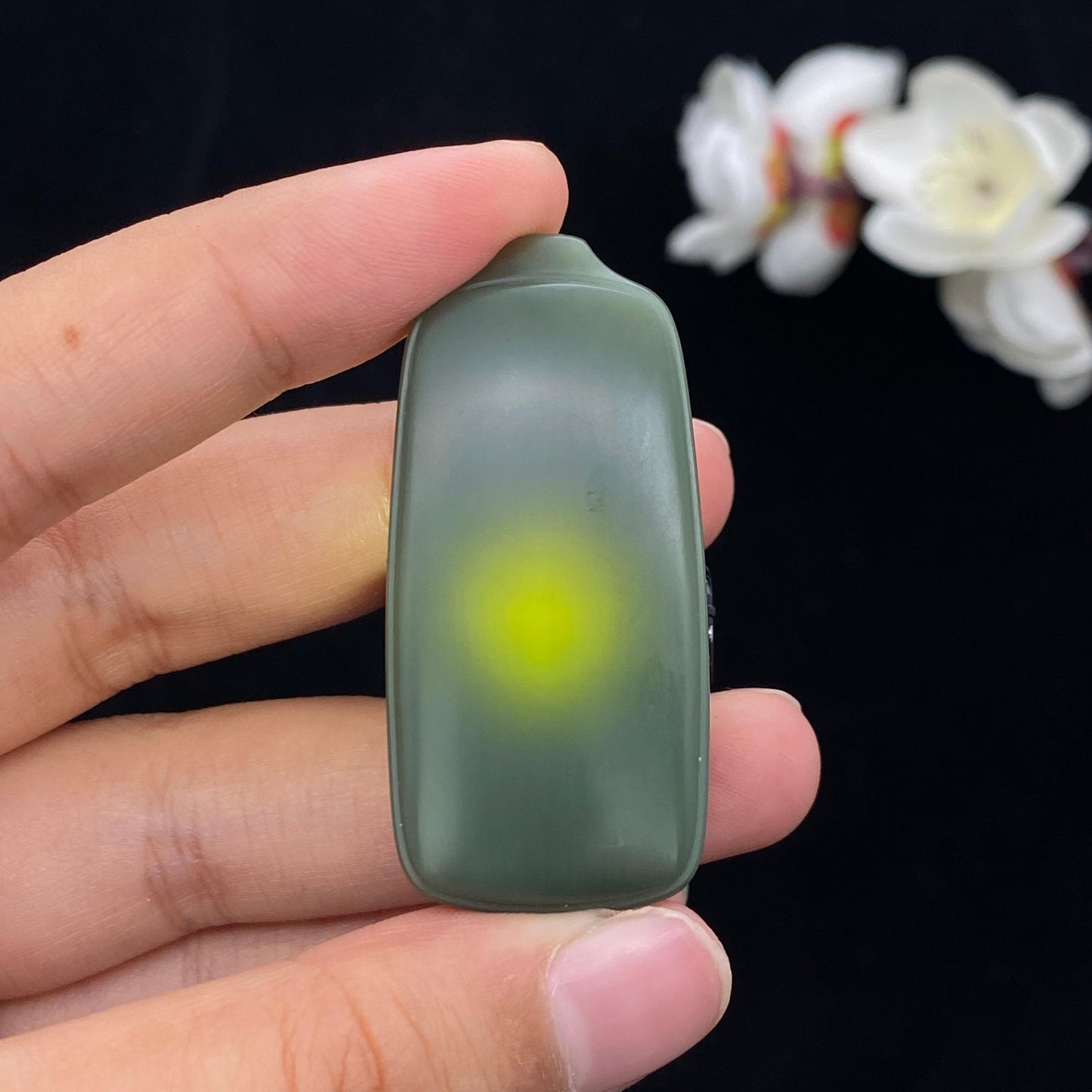和田玉沙枣青籽料【平安无事牌】(20.6g)