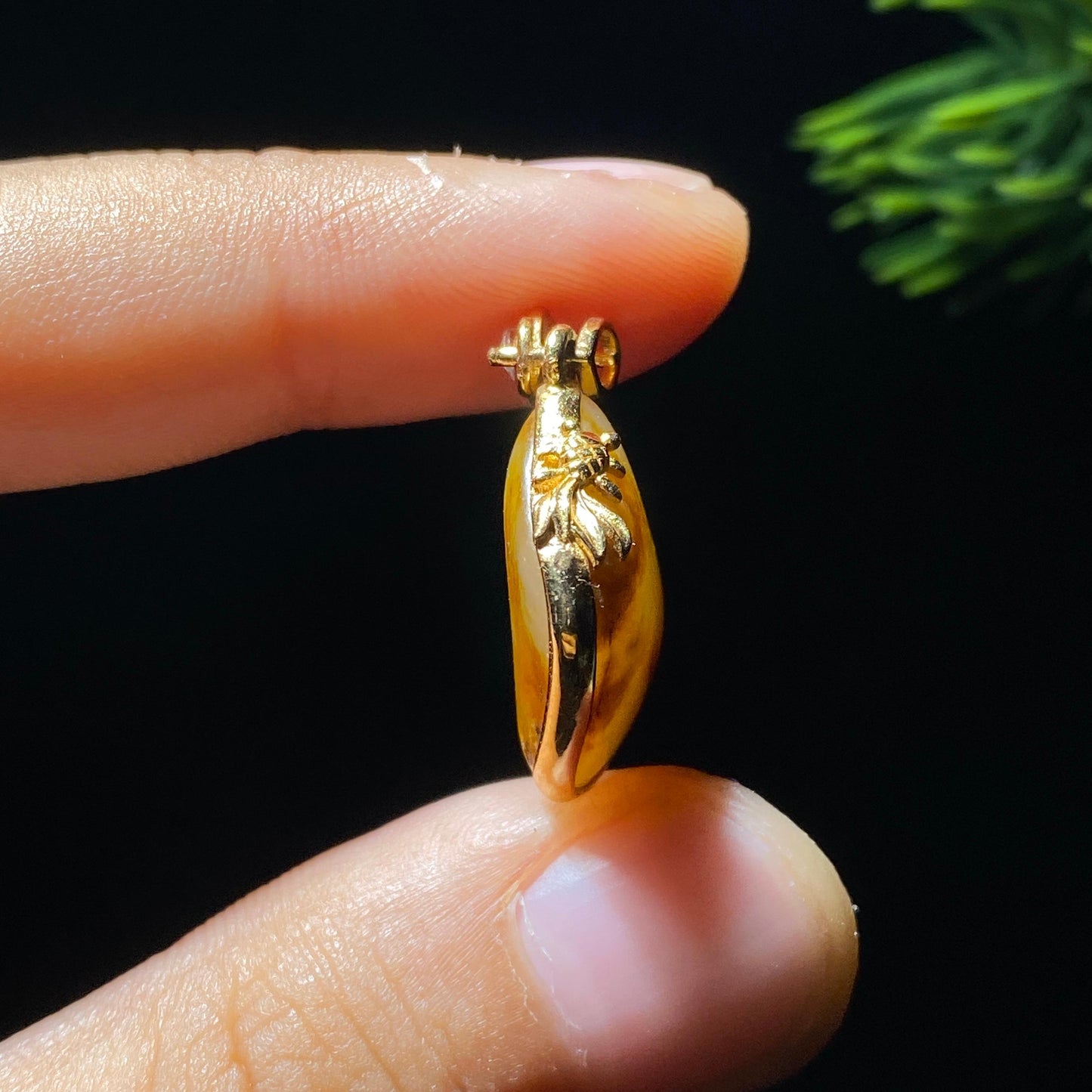 和田玉红皮18k金镶金籽料原石(3.1g)