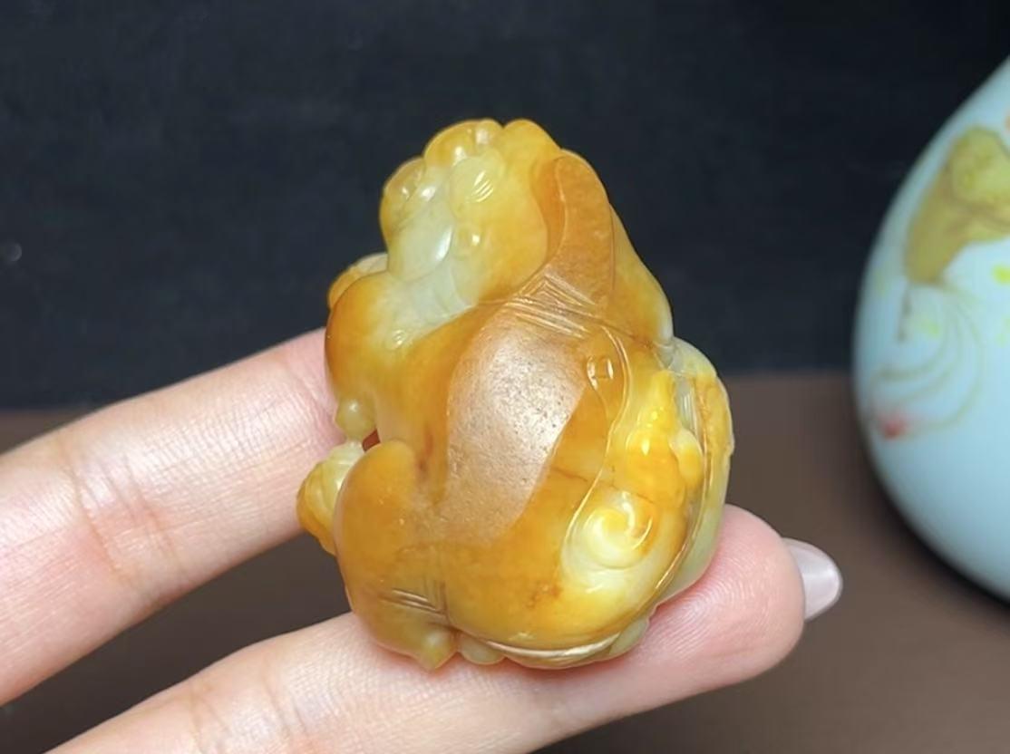 新疆和田玉籽料红沁貔貅(51.6g)