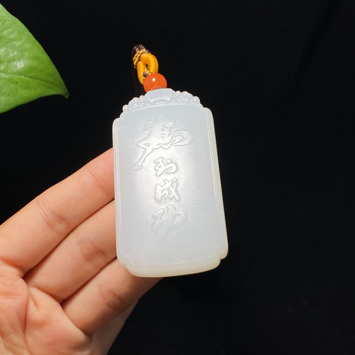 收藏级和田羊脂白玉马到成功挂件(64.9g)