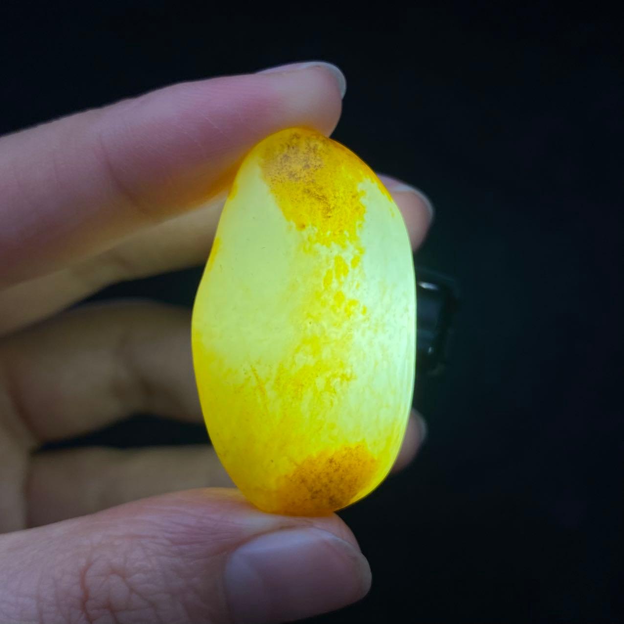 和田玉聚黄皮籽料原石(18.3g)
