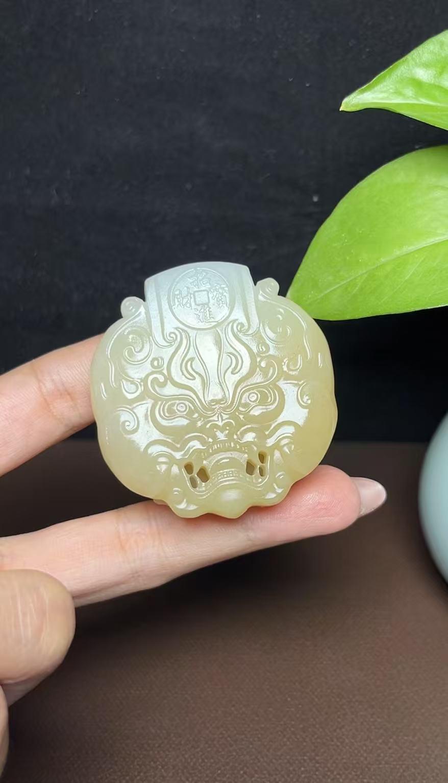 新疆和田玉且末糖守护皮带扣(54.2g)