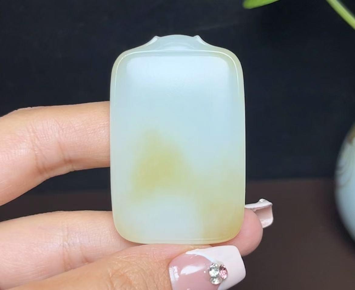 新疆和田玉且末糖羊脂玉平安无事牌(28.6g)