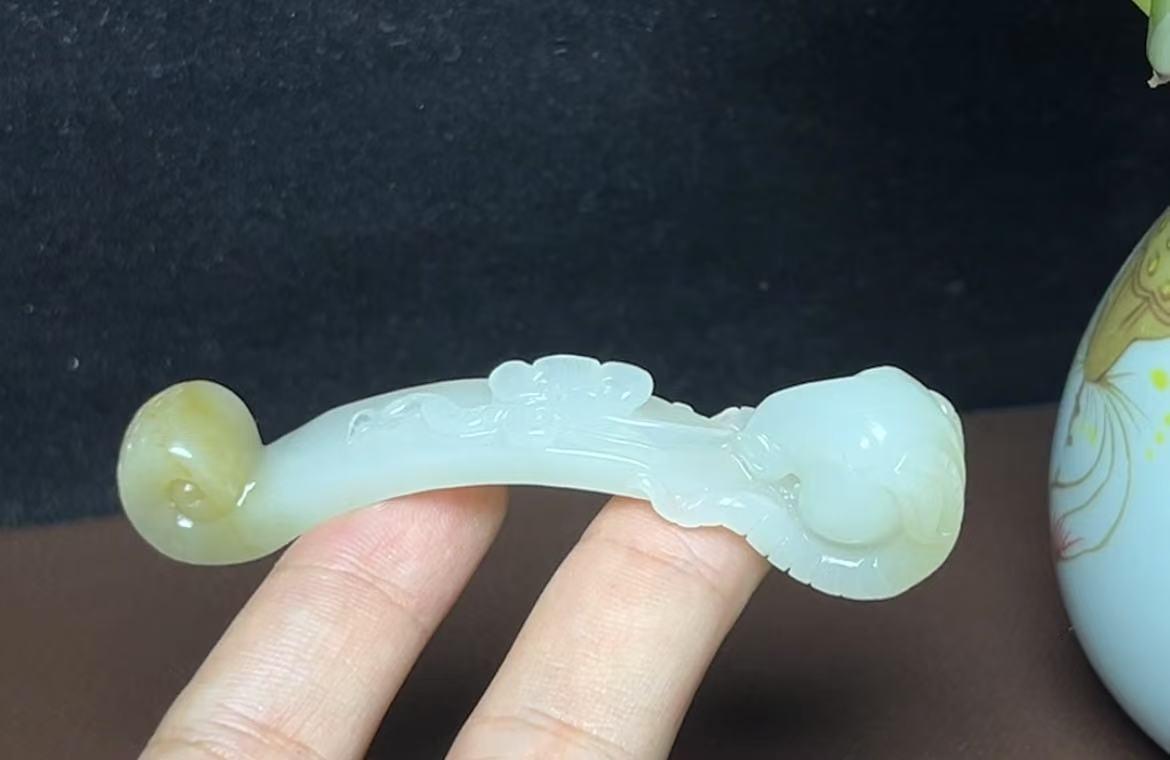 新疆和田玉且末糖料样样如意(22.8g)