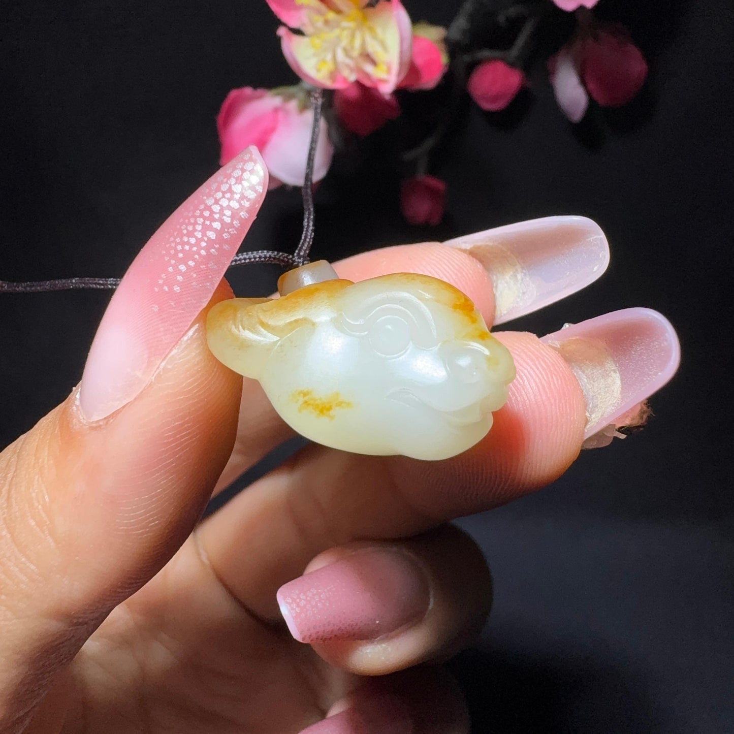 和田玉籽料挂件扭转乾坤(8.0g)