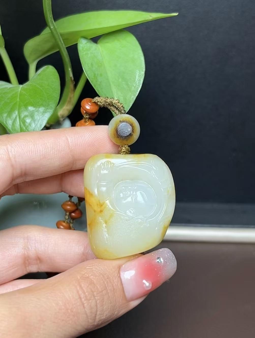 新疆和田玉籽料宝宝佛(58.7g)