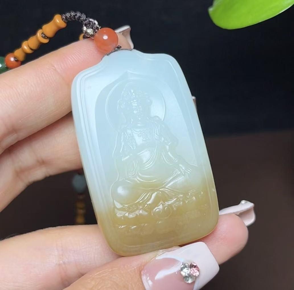新疆和田玉且末糖白羊脂玉观音山水牌(38.2g)