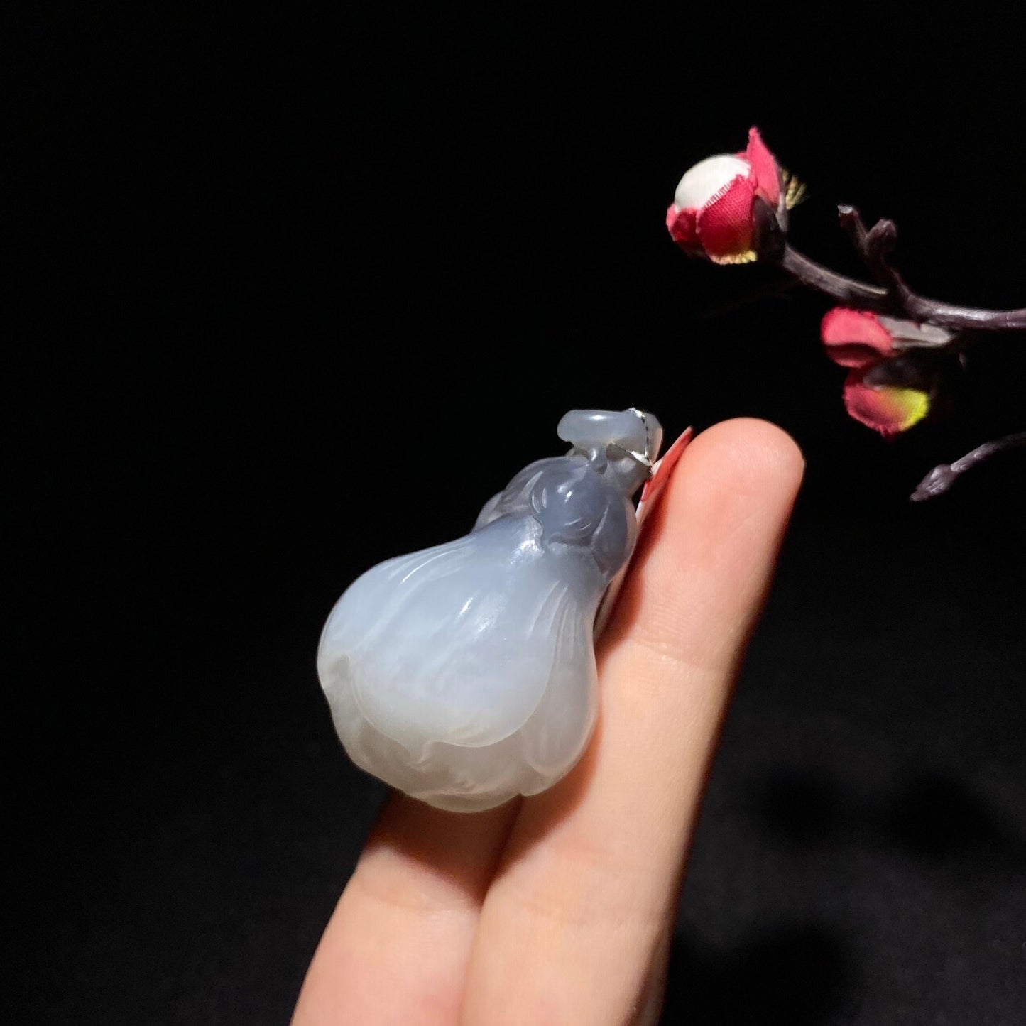 精品和田玉紫罗兰玉兰花挂件(27.6g)