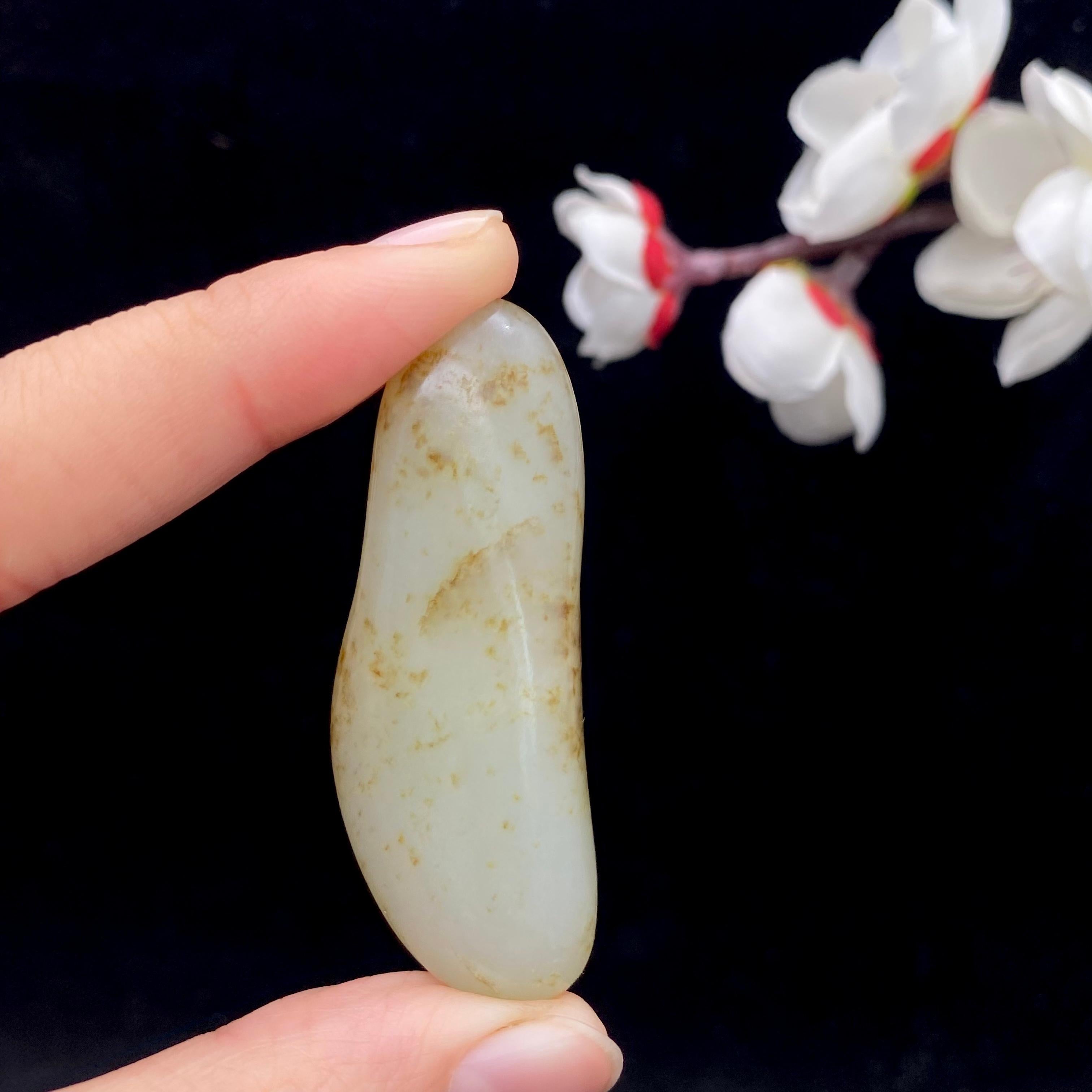 和田玉秋梨皮籽料挂件(19.2g)