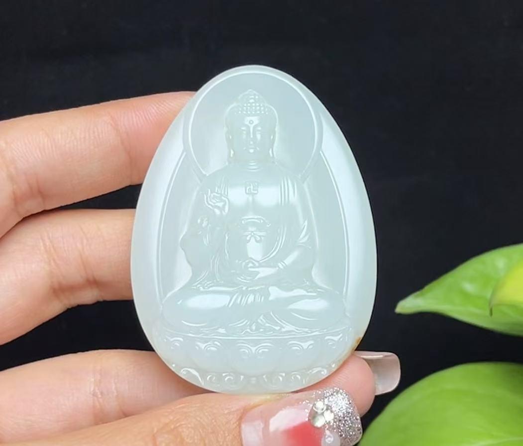 新疆和田玉籽料大日如来(33.6g)