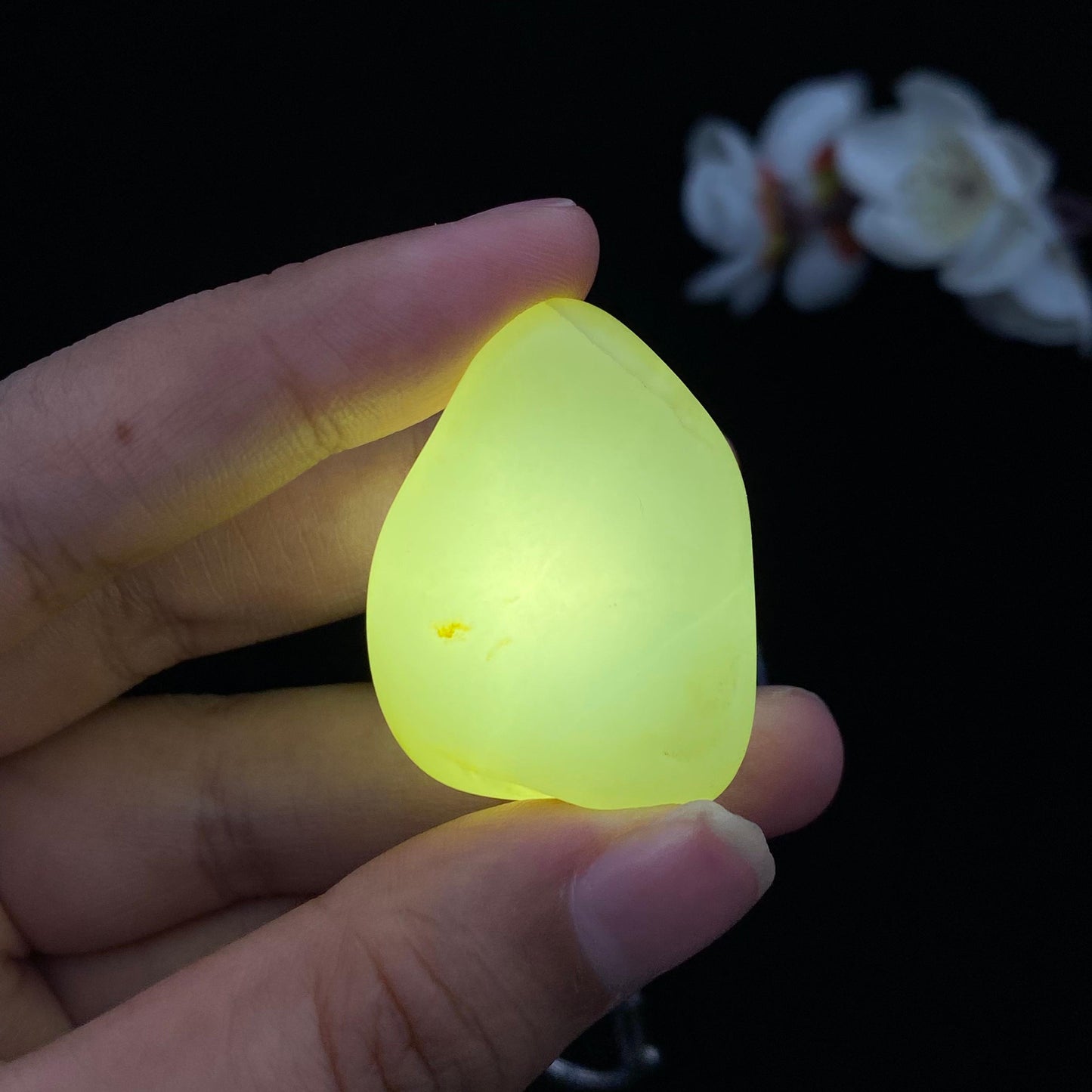 和田玉-青白玉籽料原石(22.7g)