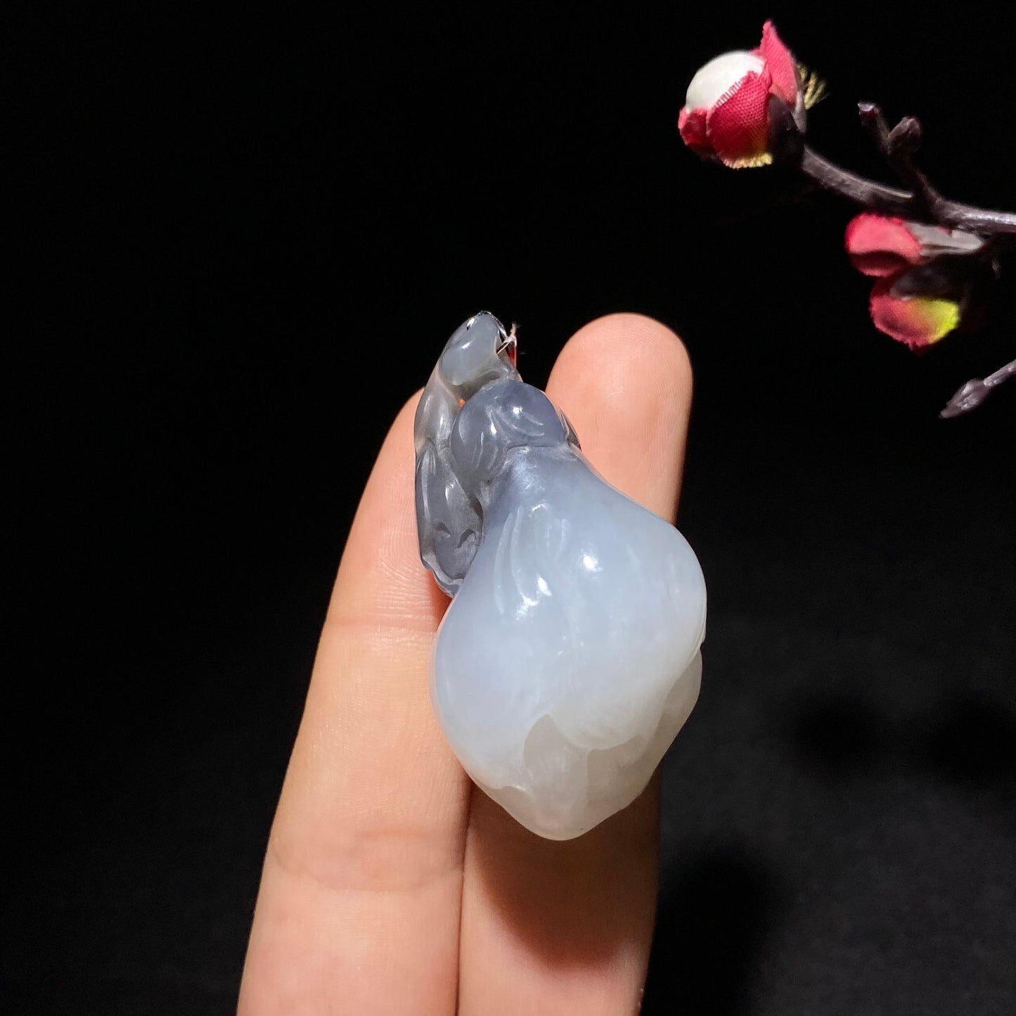 精品和田玉紫罗兰玉兰花挂件(27.6g)